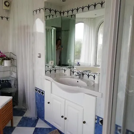 Bed & Breakfast 2 Bedroom With A View