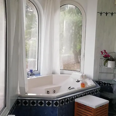 Bed & Breakfast 2 Bedroom With A View