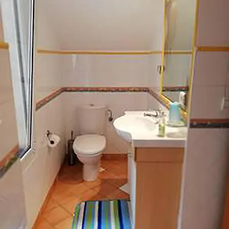 2 Bedroom With A View Bed & Breakfast *